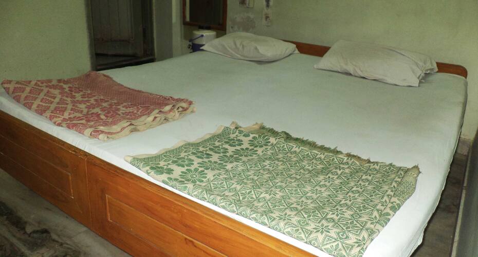 Neelam Guest House, Vadodara 5